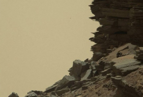 Curiosity rover sends back striking images of Mars rock formations 